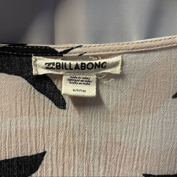 Billabong Floral bell sleeve wrap dress - Picture 7 of 9